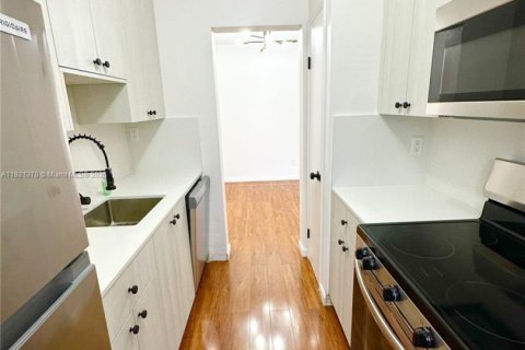 Снять в аренду кондоминиум в Халландейл-Бич, Флорида 1 спальня, 59.46м2, № 1975447 - фото 5