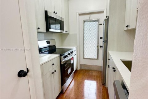 Снять в аренду кондоминиум в Халландейл-Бич, Флорида 1 спальня, 59.46м2, № 1975447 - фото 6