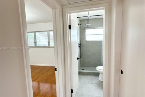 Снять в аренду кондоминиум в Халландейл-Бич, Флорида 1 спальня, 59.46м2, № 1975447 - фото 9