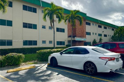 Снять в аренду кондоминиум в Халландейл-Бич, Флорида 1 спальня, 59.46м2, № 1975447 - фото 16