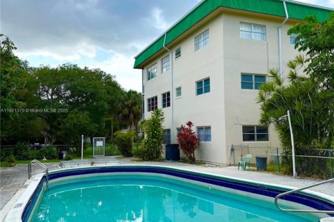 Снять в аренду кондоминиум в Халландейл-Бич, Флорида 1 спальня, 59.46м2, № 1975447 - фото 20