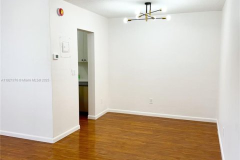 Снять в аренду кондоминиум в Халландейл-Бич, Флорида 1 спальня, 59.46м2, № 1975447 - фото 4