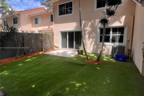 Adosado en venta en Sunrise, Florida, 3 dormitorios, 134.52 m2 № 1828902 - foto 2