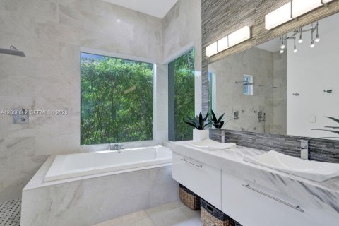 Villa ou maison à vendre à Coral Gables, Floride: 4 chambres, 263.29 m2 № 2262765 - photo 8