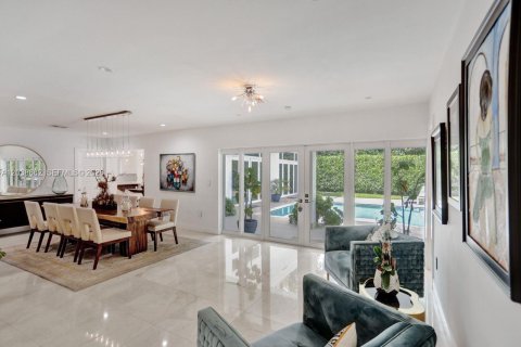 Villa ou maison à vendre à Coral Gables, Floride: 4 chambres, 263.29 m2 № 2262765 - photo 12