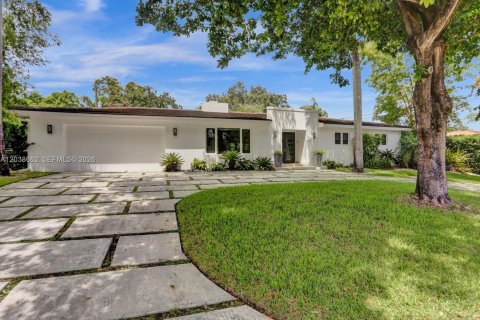 Villa ou maison à vendre à Coral Gables, Floride: 4 chambres, 263.29 m2 № 2262765 - photo 2