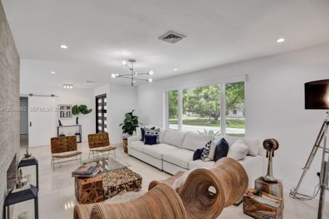 Villa ou maison à vendre à Coral Gables, Floride: 4 chambres, 263.29 m2 № 2262765 - photo 14