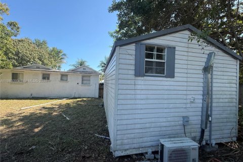 Immobilier commercial à vendre à Miami, Floride: 111.67 m2 № 2051518 - photo 2