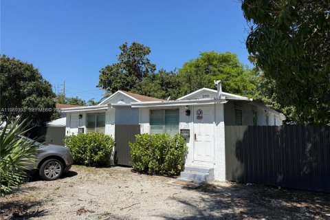 Propiedad comercial en Miami, Florida 111.67 m2 № 2051518