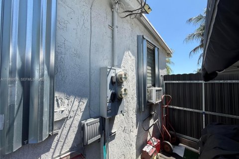 Immobilier commercial à vendre à Miami, Floride: 111.67 m2 № 2051518 - photo 7