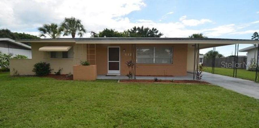 House in Venice, Florida 2 bedrooms, 94.2 sq.m. № 2203342