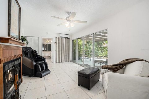 House in Saint Petersburg, Florida 4 bedrooms, 173.08 sq.m. № 1649377 - photo 16