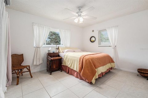House in Saint Petersburg, Florida 4 bedrooms, 173.08 sq.m. № 1649377 - photo 22