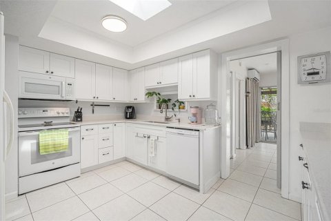 House in Saint Petersburg, Florida 4 bedrooms, 173.08 sq.m. № 1649377 - photo 11