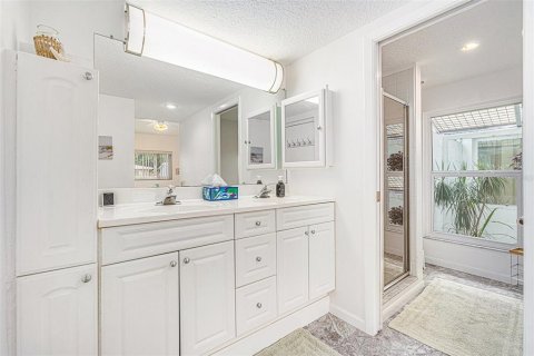 House in Saint Petersburg, Florida 4 bedrooms, 173.08 sq.m. № 1649377 - photo 19