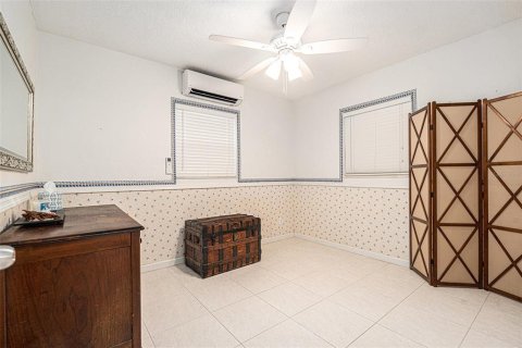 House in Saint Petersburg, Florida 4 bedrooms, 173.08 sq.m. № 1649377 - photo 23
