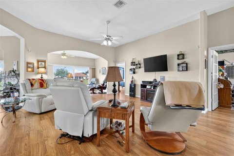 Villa ou maison à louer à Leesburg, Floride: 2 chambres, 204.38 m2 № 2347885 - photo 14