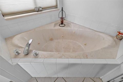 Villa ou maison à louer à Leesburg, Floride: 2 chambres, 204.38 m2 № 2347885 - photo 30
