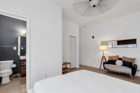 Condo in Miami Beach, Florida, 1 bedroom № 1951203 - photo 13