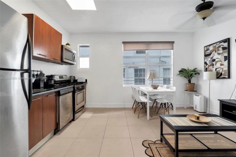 Condo in Miami Beach, Florida, 1 bedroom № 1951203 - photo 8