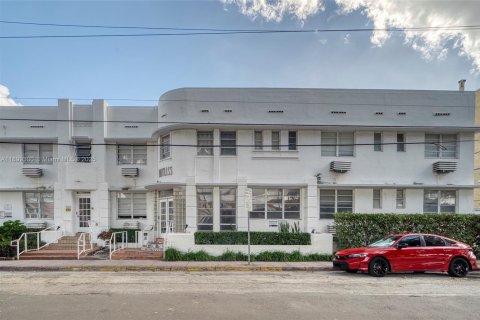Condo in Miami Beach, Florida, 1 bedroom № 1951203 - photo 19