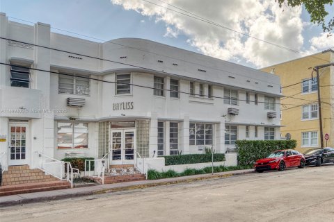 Condo in Miami Beach, Florida, 1 bedroom № 1951203 - photo 20