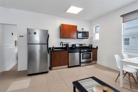 Condo in Miami Beach, Florida, 1 bedroom № 1951203 - photo 5