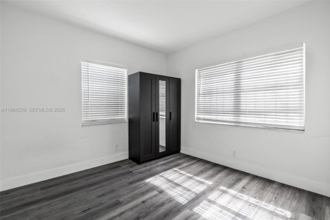Casa en alquiler en Miami, Florida, 4 dormitorios, 155.61 m2 № 2028920 - foto 29