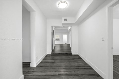 Casa en alquiler en Miami, Florida, 4 dormitorios, 155.61 m2 № 2028920 - foto 23