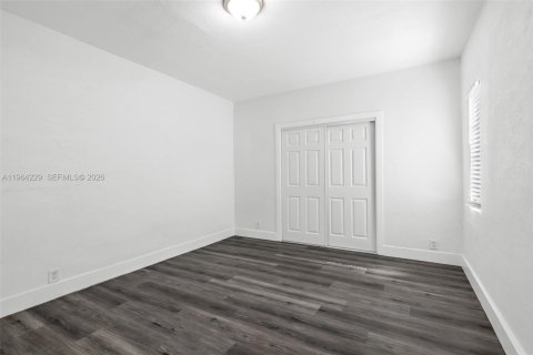 Casa en alquiler en Miami, Florida, 4 dormitorios, 155.61 m2 № 2028920 - foto 27