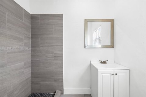 Casa en alquiler en Miami, Florida, 4 dormitorios, 155.61 m2 № 2028920 - foto 30