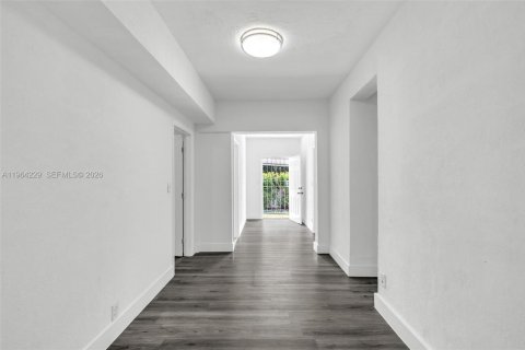Casa en alquiler en Miami, Florida, 4 dormitorios, 155.61 m2 № 2028920 - foto 19