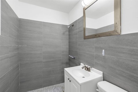 Casa en alquiler en Miami, Florida, 4 dormitorios, 155.61 m2 № 2028920 - foto 24