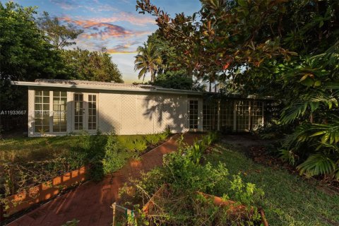 Casa en venta en Biscayne Park, Florida, 4 dormitorios, 234.02 m2 № 1993385 - foto 17