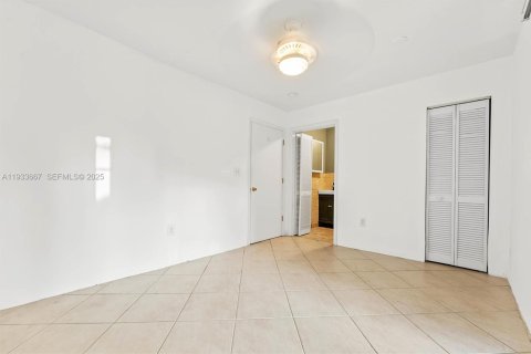 Casa en venta en Biscayne Park, Florida, 4 dormitorios, 234.02 m2 № 1993385 - foto 27