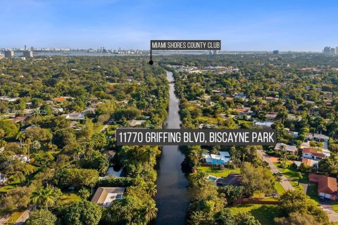 Casa en venta en Biscayne Park, Florida, 4 dormitorios, 234.02 m2 № 1993385 - foto 21