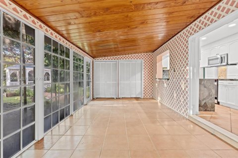 Casa en venta en Biscayne Park, Florida, 4 dormitorios, 234.02 m2 № 1993385 - foto 5