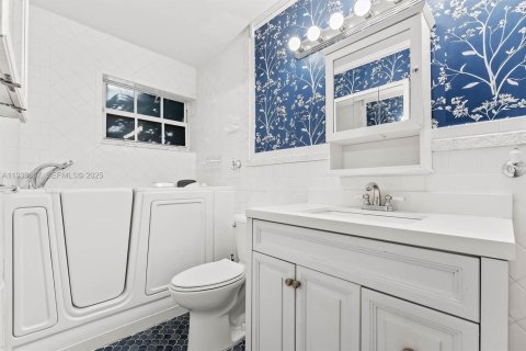 Casa en venta en Biscayne Park, Florida, 4 dormitorios, 234.02 m2 № 1993385 - foto 14