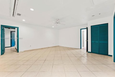 Casa en venta en Biscayne Park, Florida, 4 dormitorios, 234.02 m2 № 1993385 - foto 24