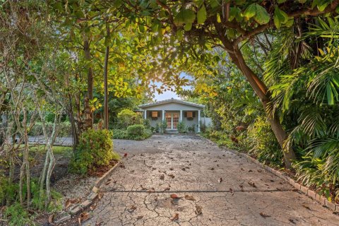 Casa en venta en Biscayne Park, Florida, 4 dormitorios, 234.02 m2 № 1993385 - foto 1