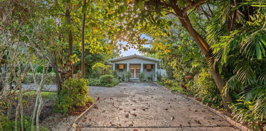 Casa en Biscayne Park, Florida 4 dormitorios, 234.02 m2 № 1993385