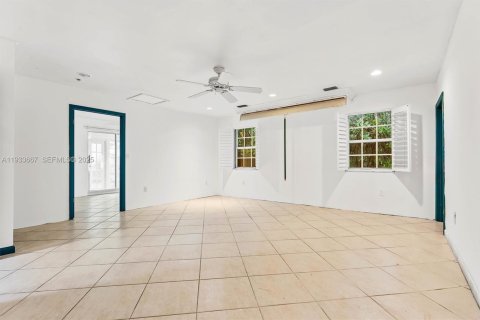 Casa en venta en Biscayne Park, Florida, 4 dormitorios, 234.02 m2 № 1993385 - foto 25