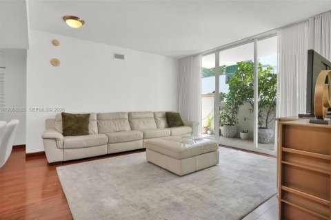 Купить кондоминиум в Корал-Гейблс, Флорида 2 спальни, 90.12м2, № 2090677 - фото 13
