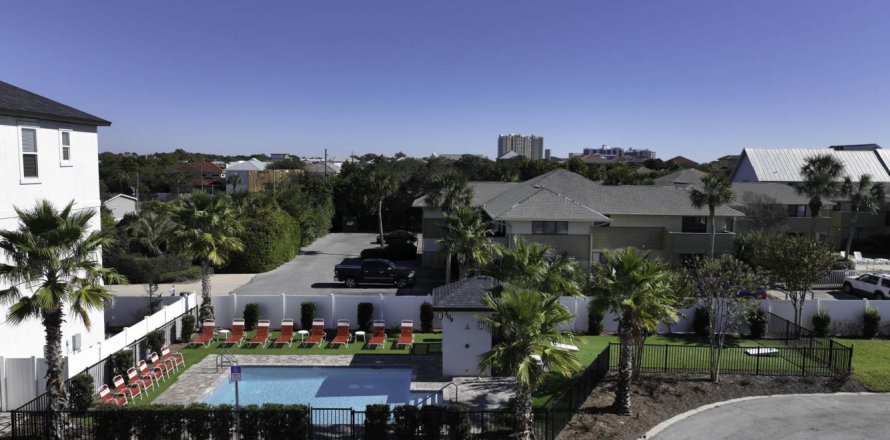House in Miramar Beach, Florida 4 bedrooms, 223.15 sq.m. № 560585
