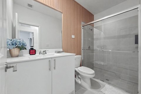 House in Miami, Florida 4 bedrooms, 224.08 sq.m. № 2069106 - photo 29