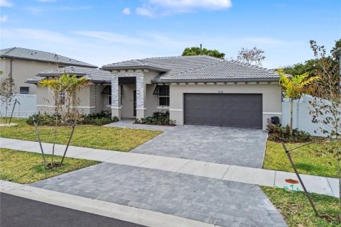 House in Miami, Florida 4 bedrooms, 224.08 sq.m. № 2069106 - photo 6