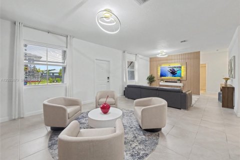 House in Miami, Florida 4 bedrooms, 224.08 sq.m. № 2069106 - photo 5