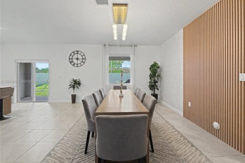 House in Miami, Florida 4 bedrooms, 224.08 sq.m. № 2069106 - photo 25