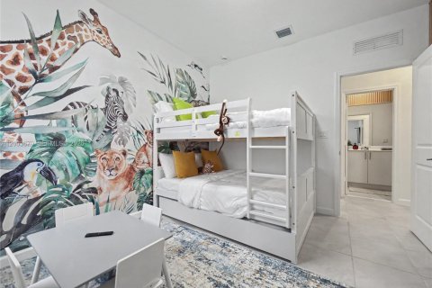 House in Miami, Florida 4 bedrooms, 224.08 sq.m. № 2069106 - photo 27