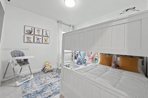 House in Miami, Florida 4 bedrooms, 224.08 sq.m. № 2069106 - photo 26